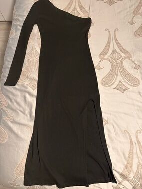 Black One-Shoulder Long Sleeve Maxi Dress